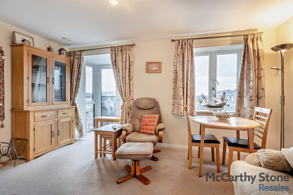 Property photo 1 of 23 8679393-Interior13-800.Jpg