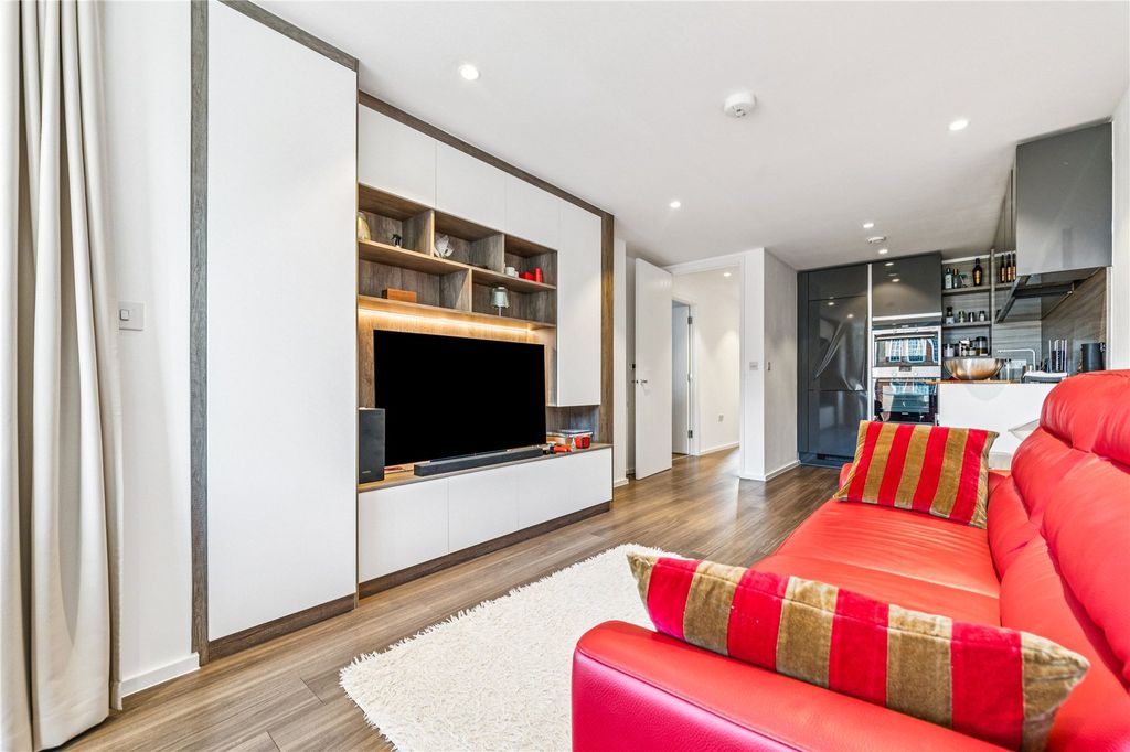 Property photo 3 of 13 Reception