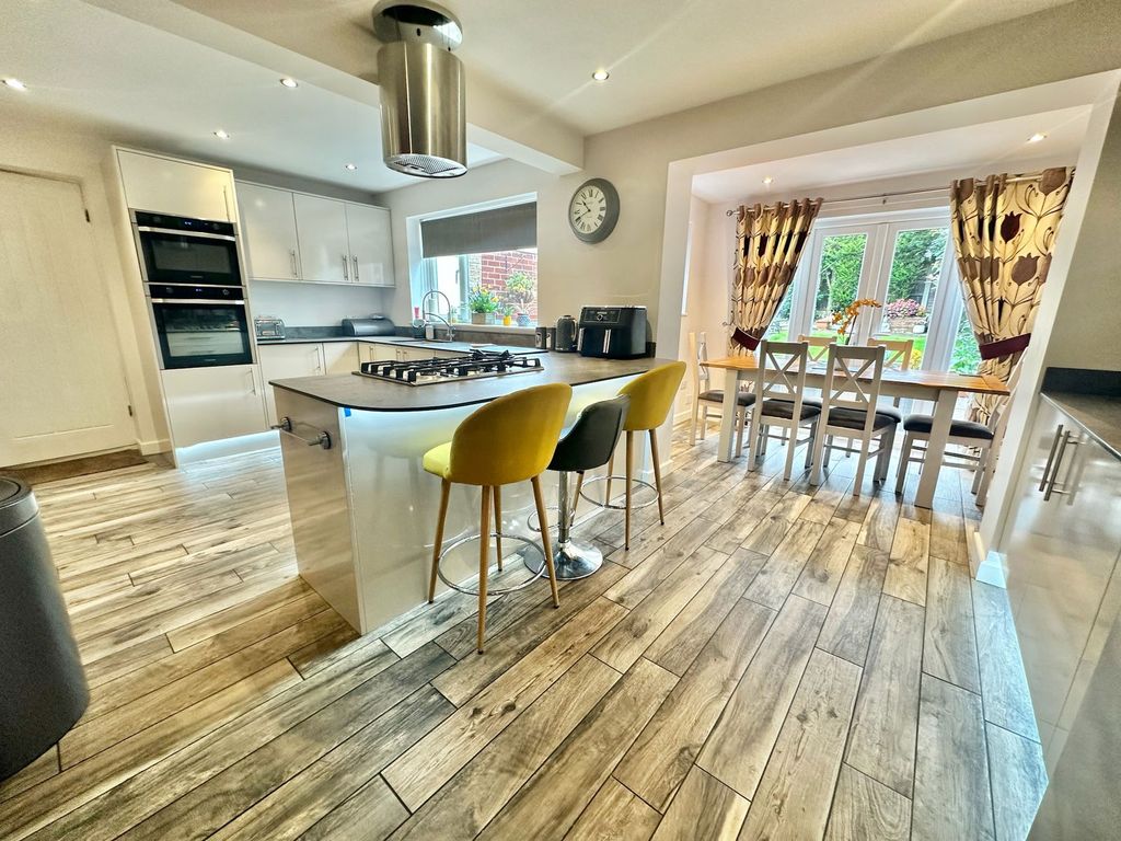 Property photo 2 of 23