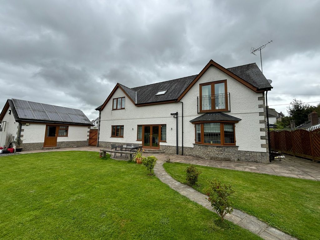 Property photo 2 of 26