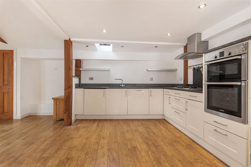 Property photo 2 of 16 11_83660.Jpg