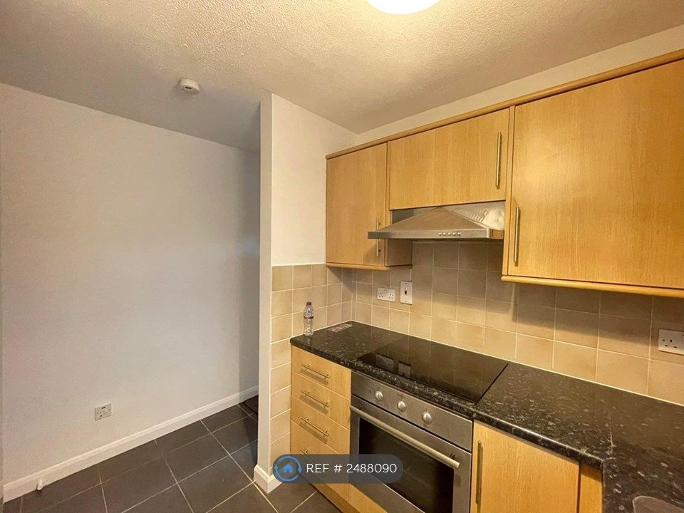 Property photo 3 of 10 Kitchen