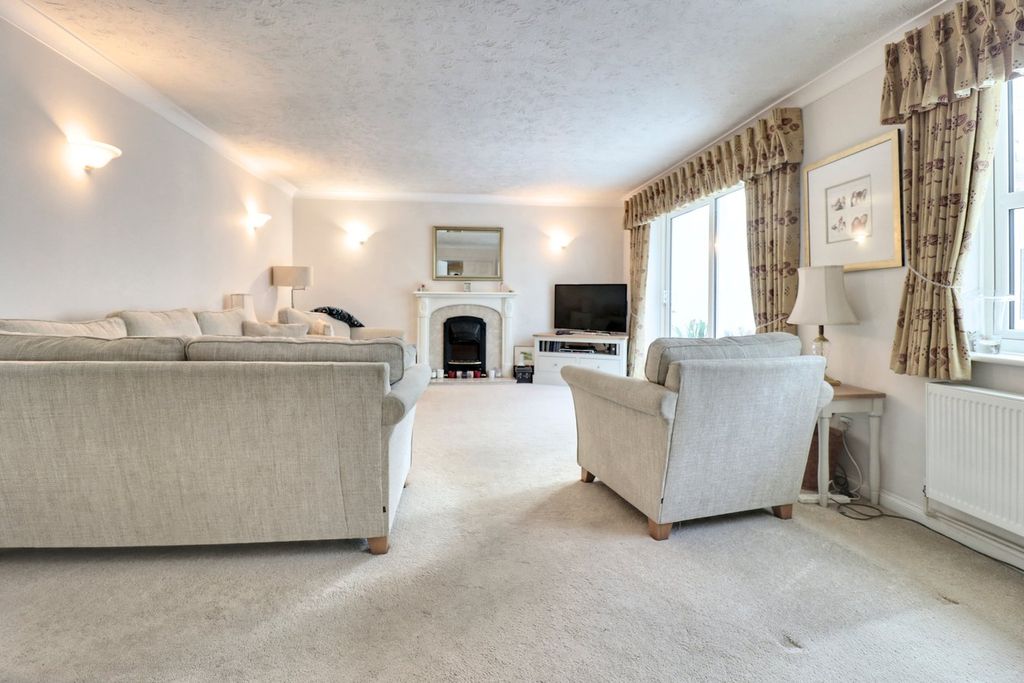 Additional image 4 of 5 bed detached house for saleWyldwood Close, Harlow CM17