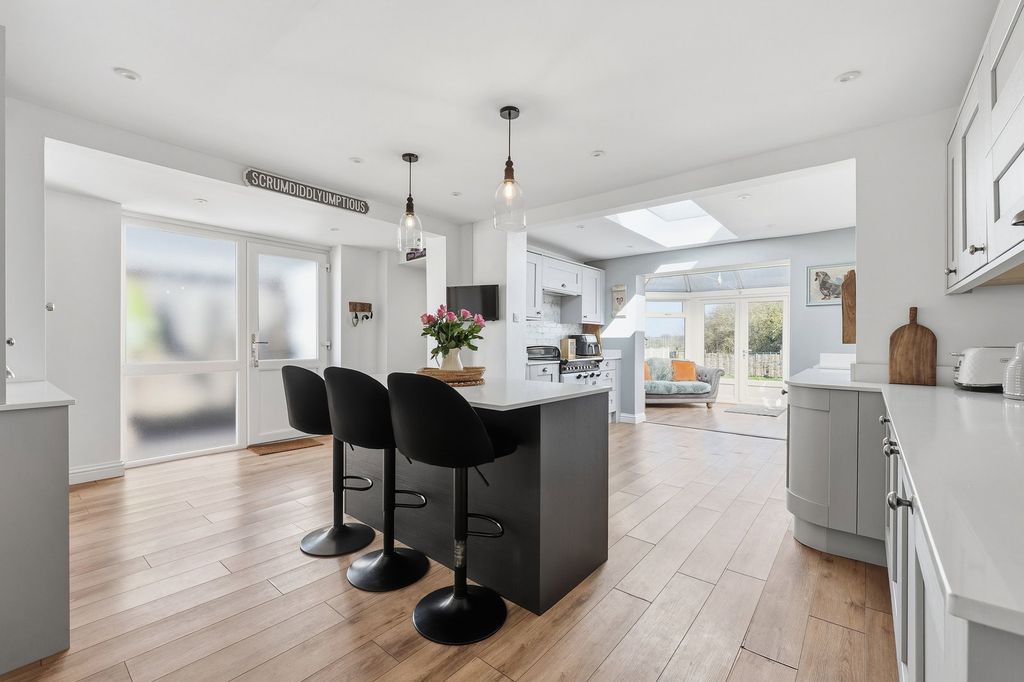 Property photo 3 of 41