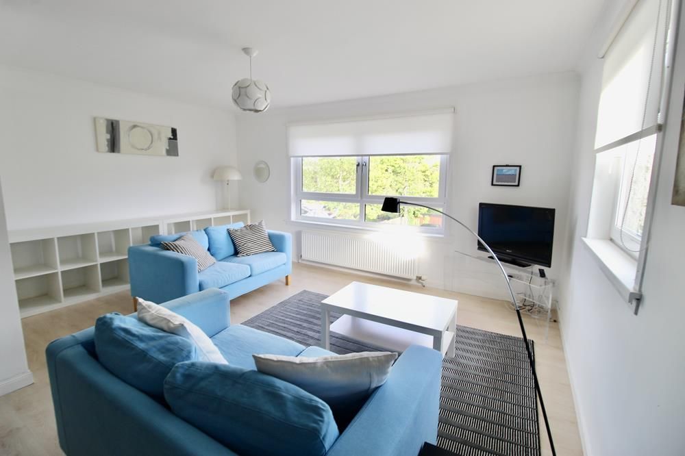 Property photo 3 of 13 Lounge 2