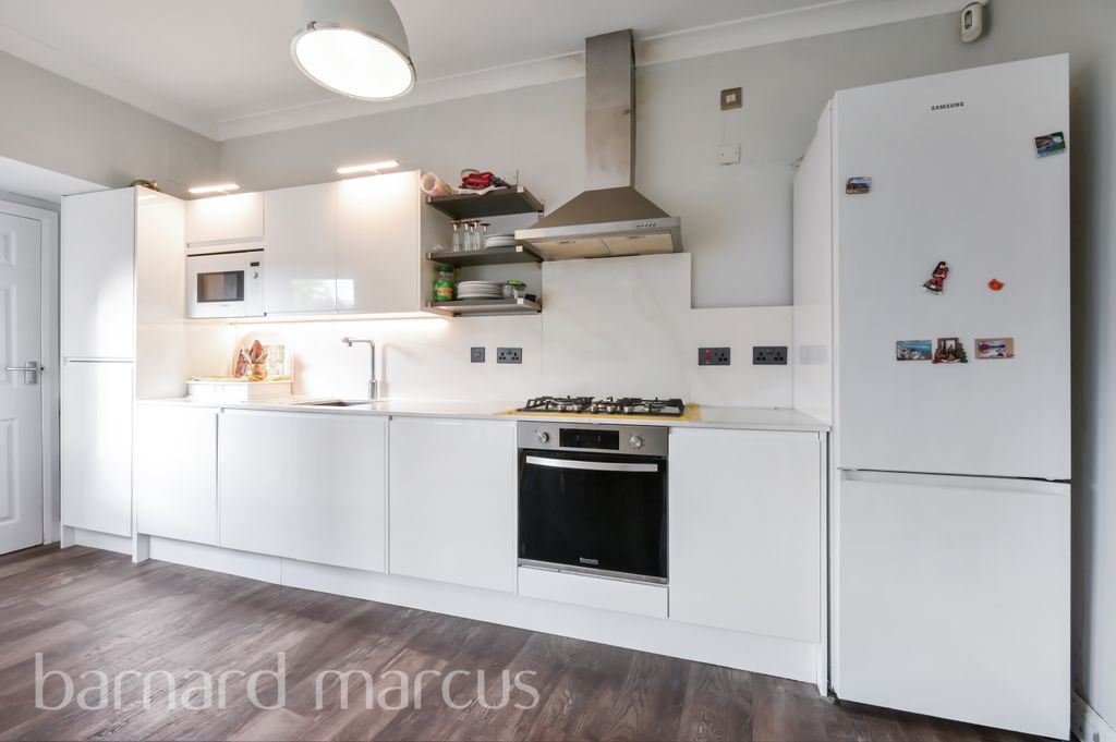 Property photo 2 of 10 Kitchen