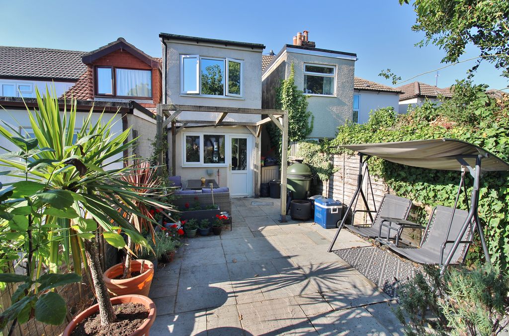 Property photo 2 of 18