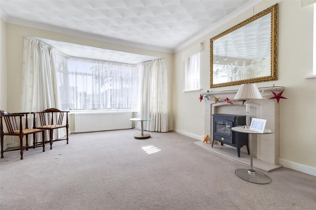 Property photo 2 of 18 Goring Way 208-003.Jpg