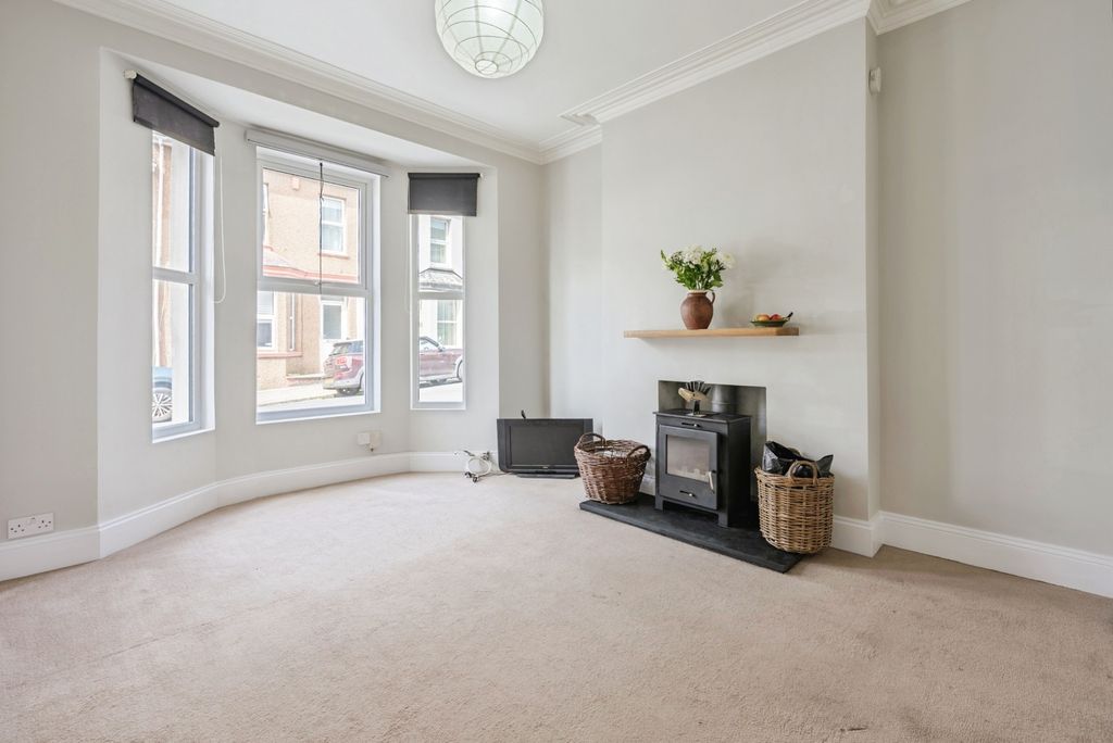 Property photo 2 of 20 Pbox-Img.Jpg