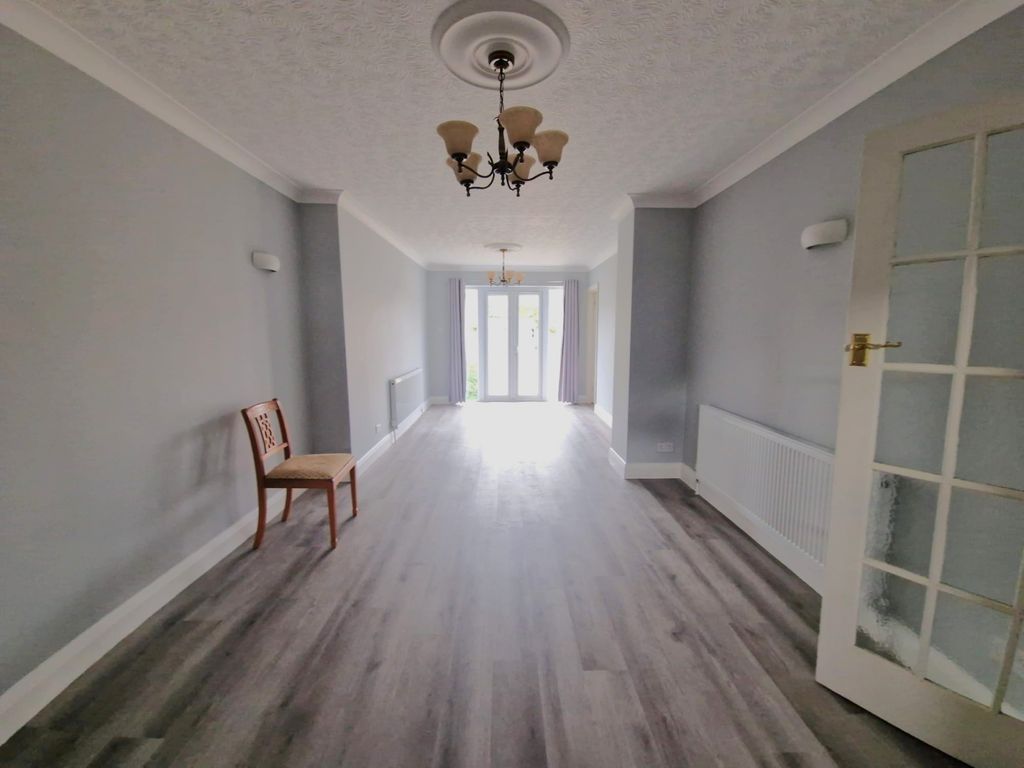 Property photo 3 of 16 Gallery