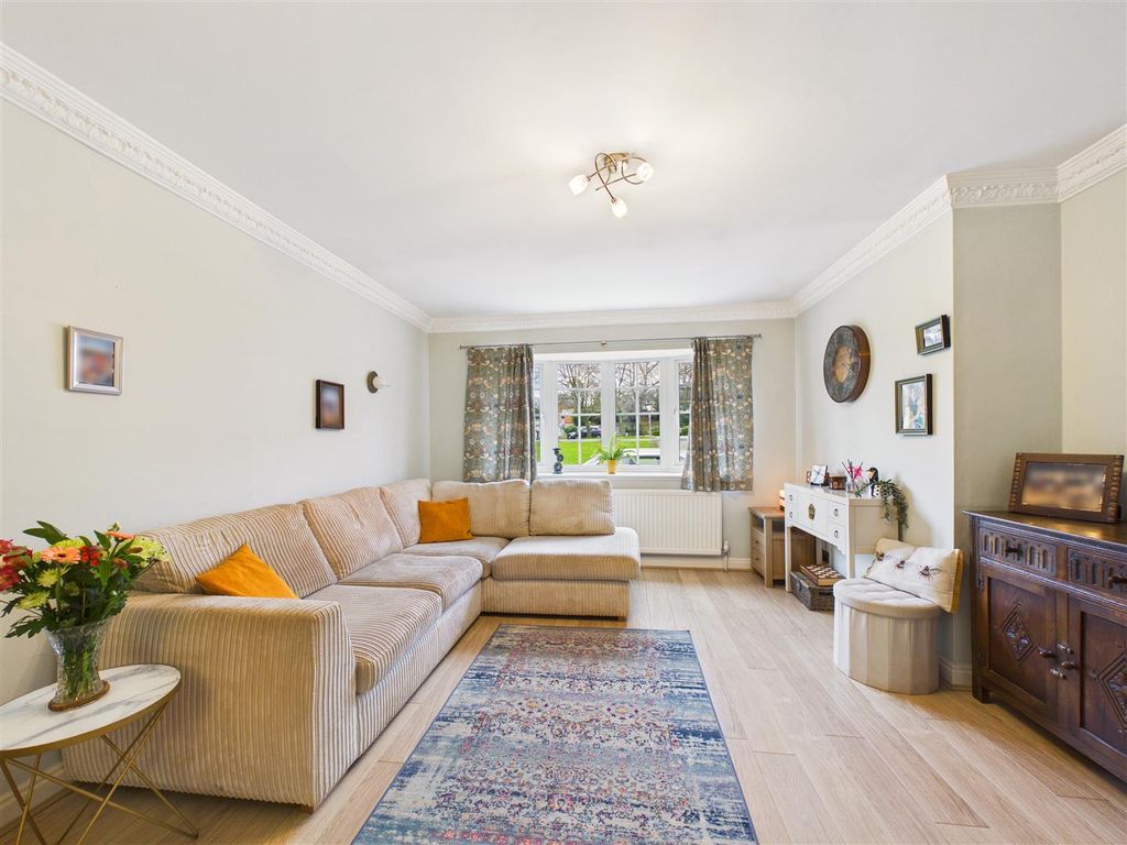 Property photo 3 of 18 Cam05193G0-Pr0118-Still004.Jpg