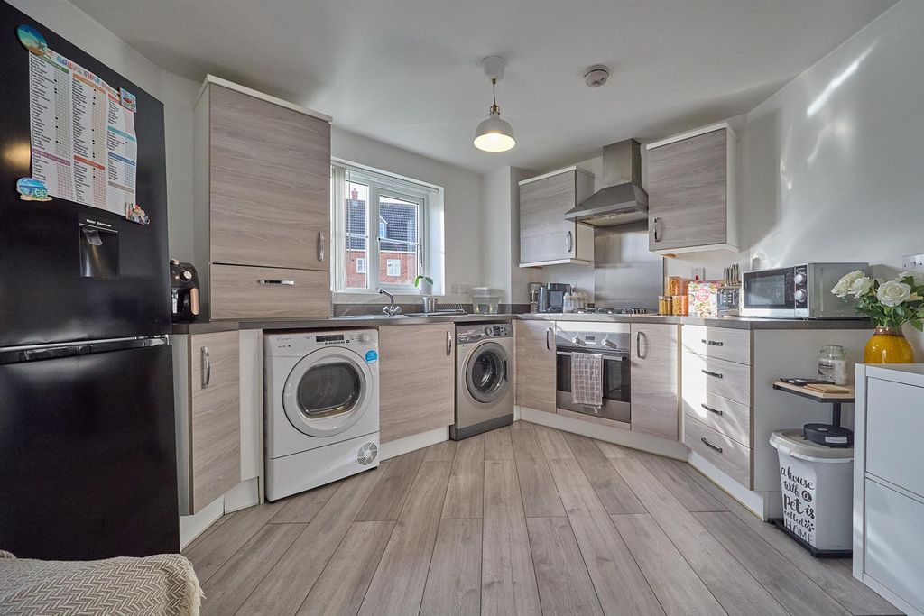 Property photo 2 of 9 Living Dining Kitchen