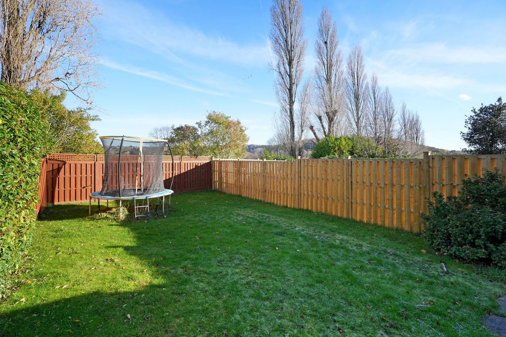 Property photo 3 of 27