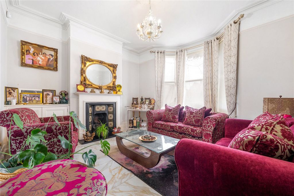 Property photo 3 of 15 Reception One