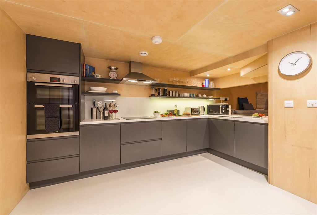 Property photo 3 of 14 Kitchen