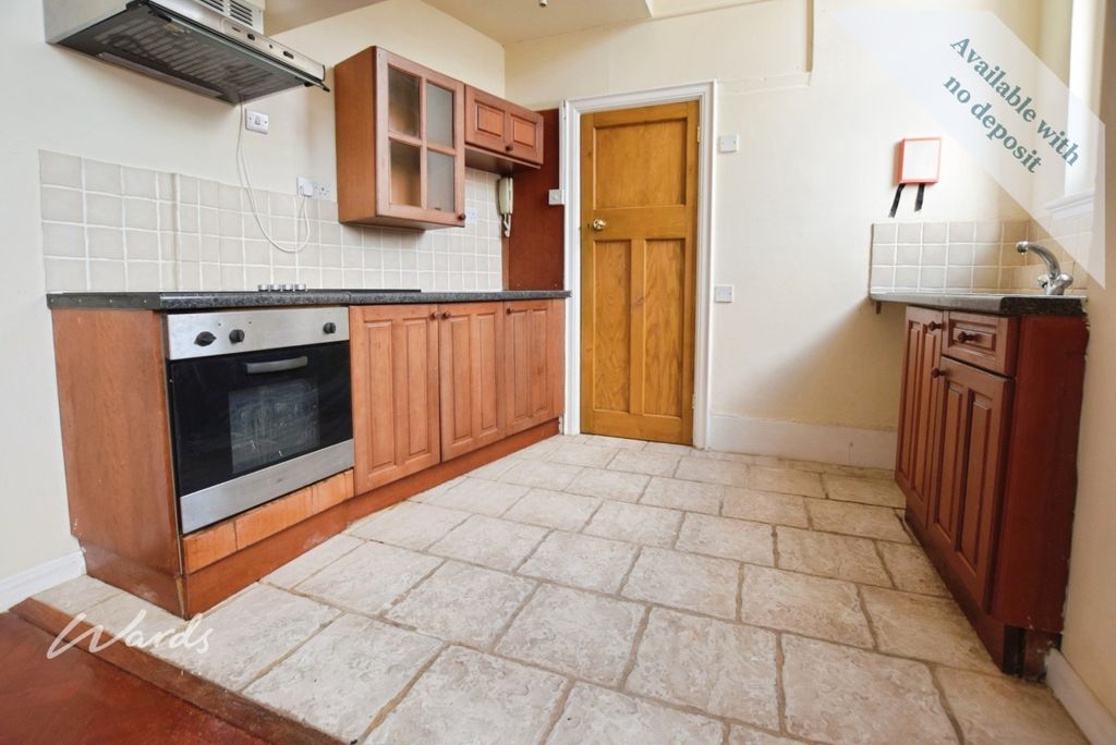 Property photo 3 of 10 Kitchen