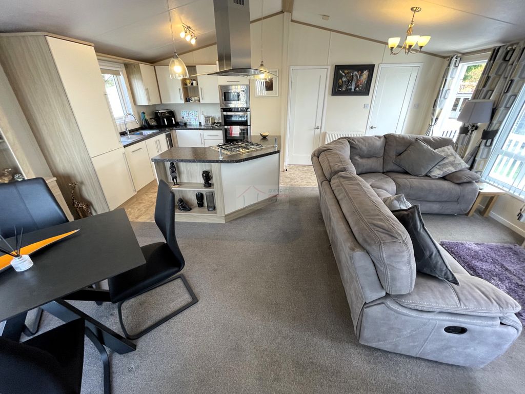 Property photo 3 of 18 Lounge Diner