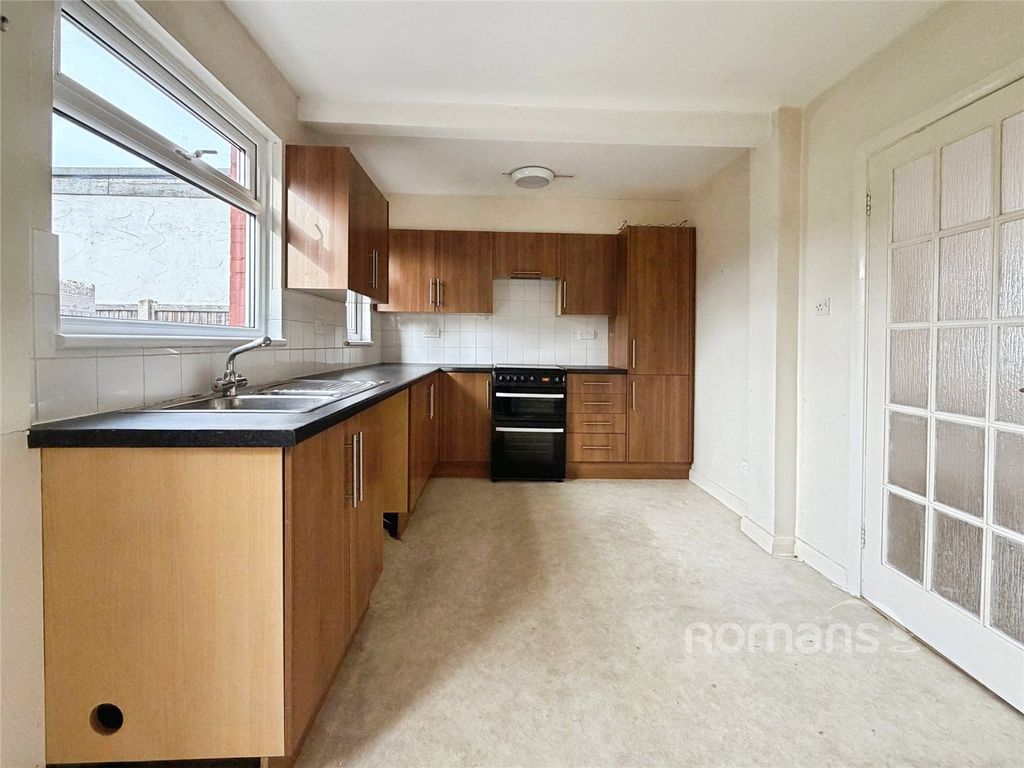 Property photo 3 of 12 Kitchen