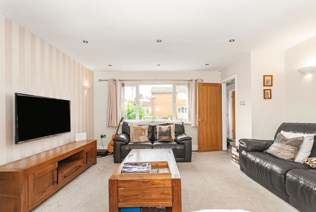 Property photo 2 of 40