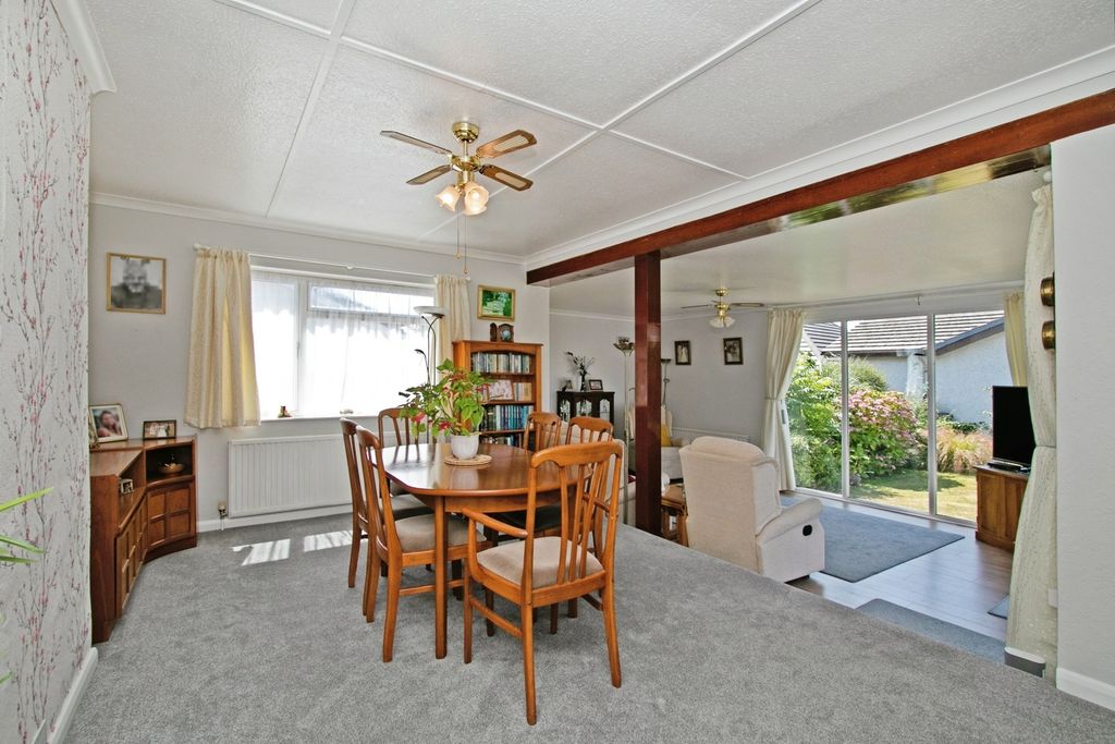 Property photo 2 of 43 Living Room