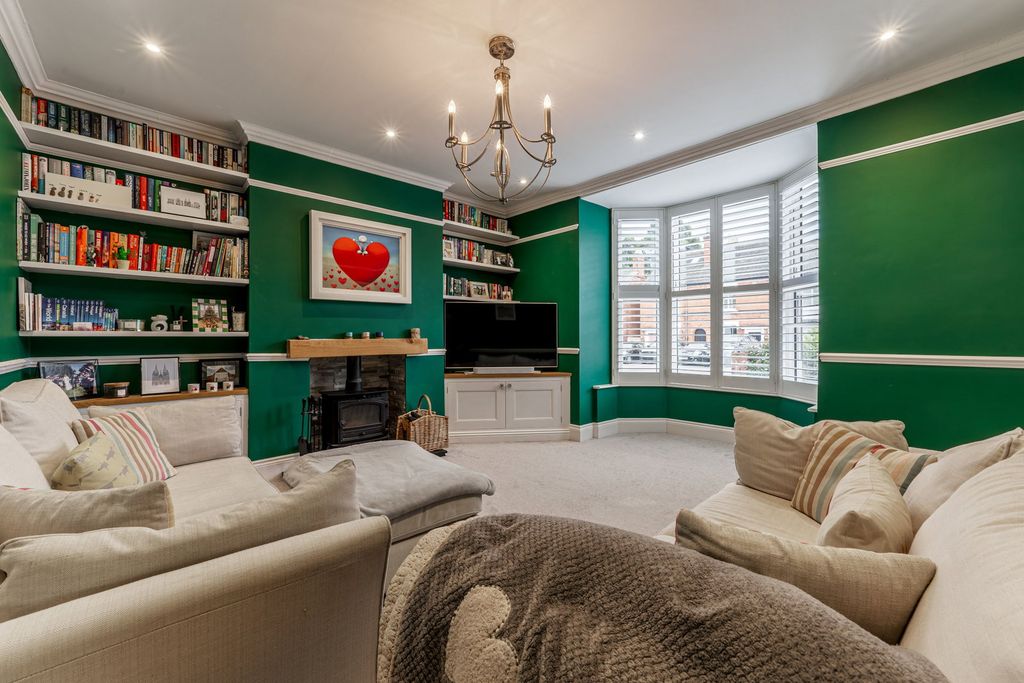 Property photo 3 of 28