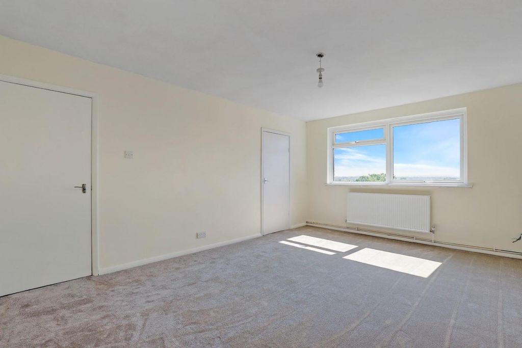 Property photo 3 of 15 08-810Djhpropwpen - 8 Benwick Court -22-Medium.Jpg
