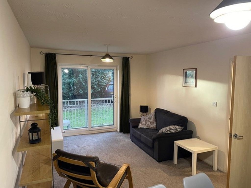 Property photo 2 of 8 Lounge1