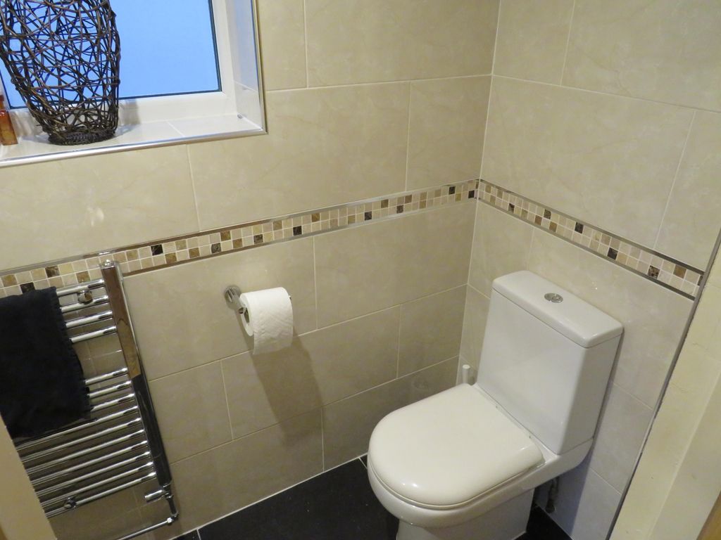 Property photo 3 of 8 Bathroom