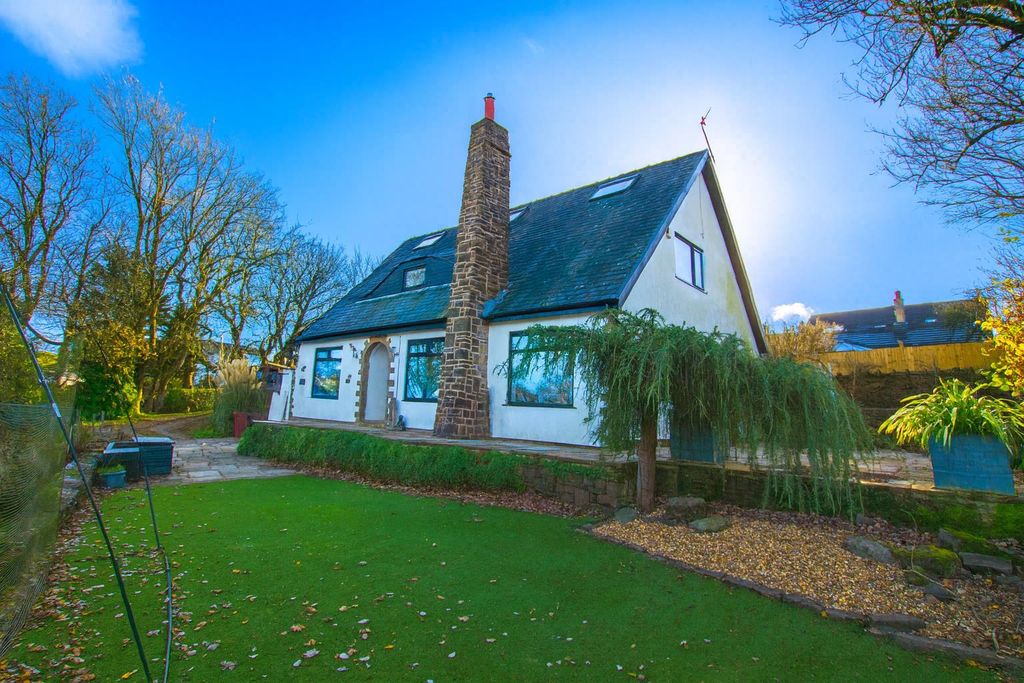 Property photo 2 of 28