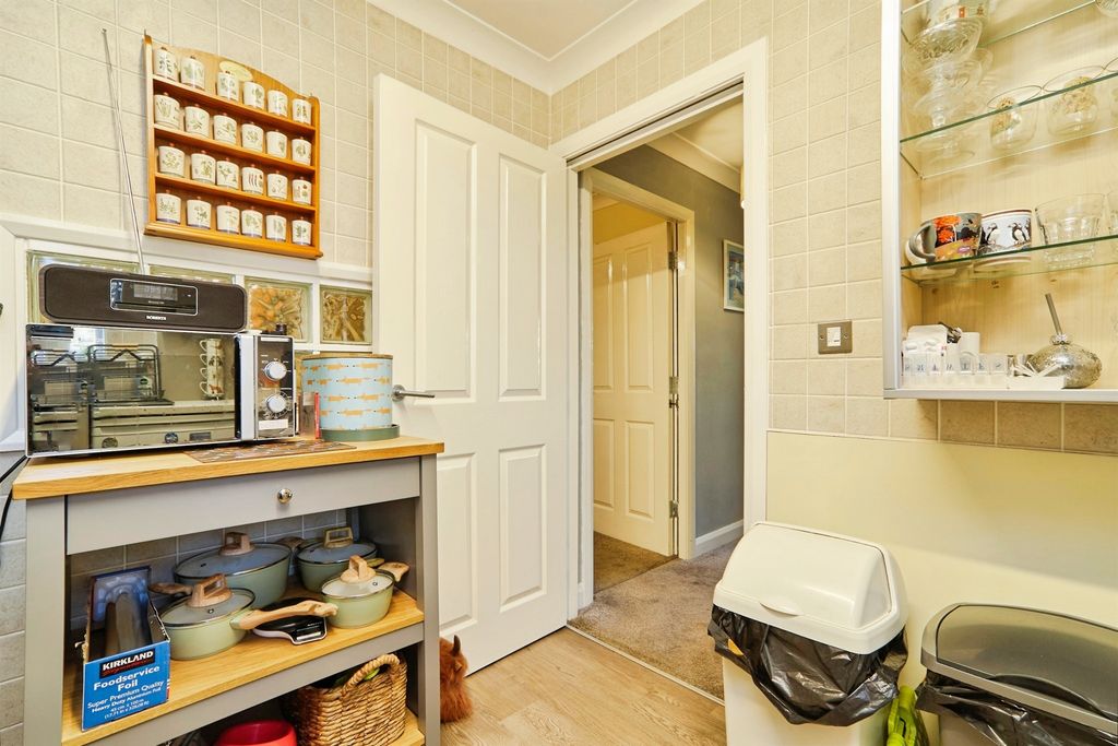 Additional image 24 of 2 bed flat for saleSalters Garden, Pudsey LS28