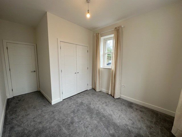 Property photo 3 of 9 Bedroom 1 (2)