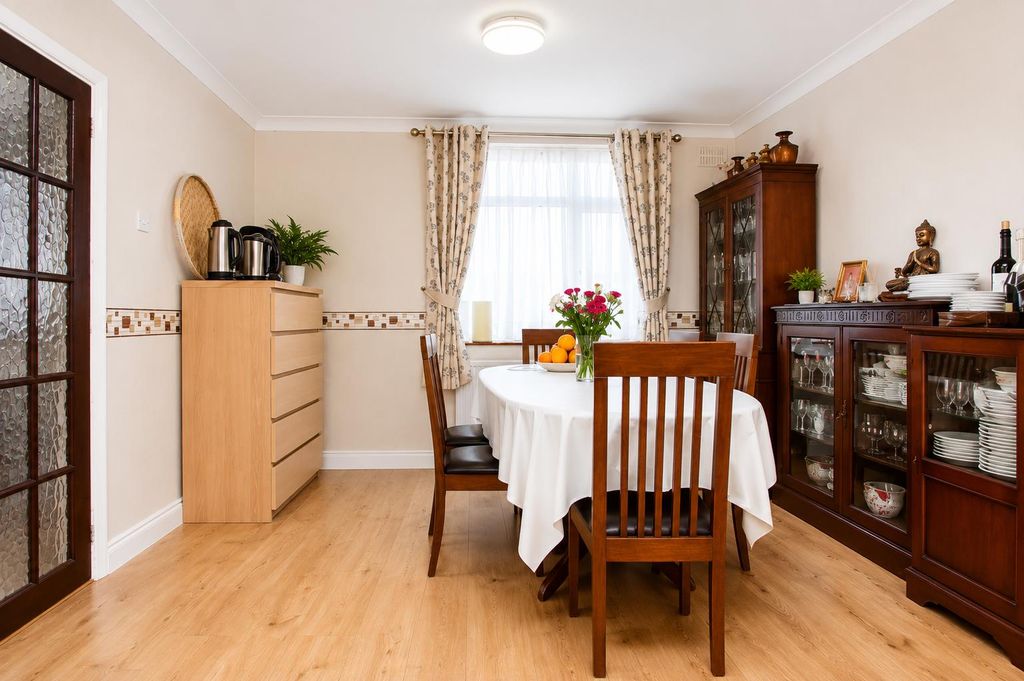Property photo 2 of 16 B541Ecc9-8315-4A0d-9E5d-8dc9E6A1401d.Png
