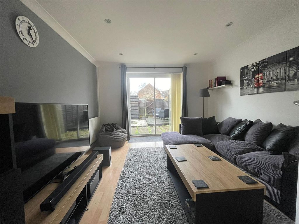 Property photo 2 of 8 Lounge.Jpg