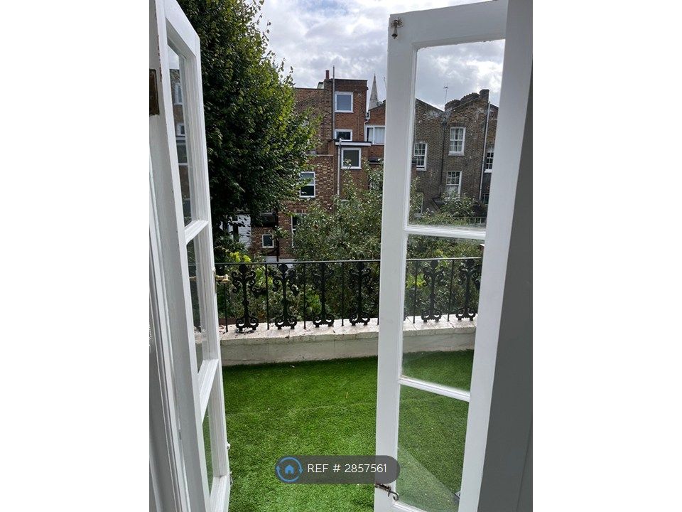 Property photo 2 of 35 Door To Roof Terrace