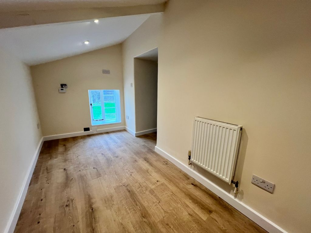 Property photo 3 of 15 Picture No. 23