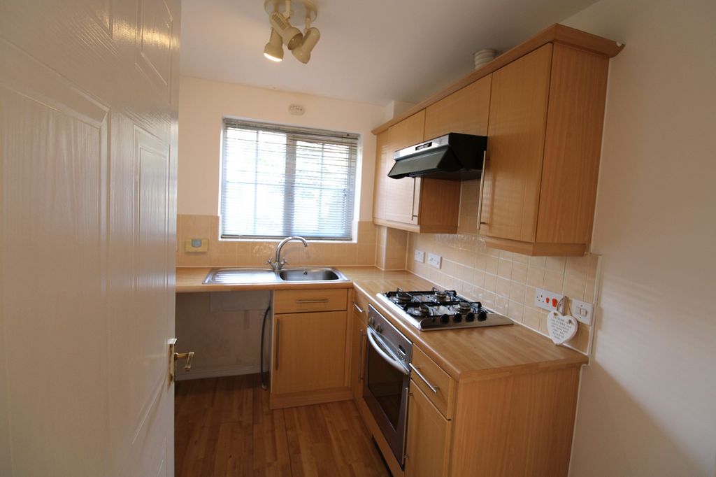 Property photo 3 of 18 Kitchen