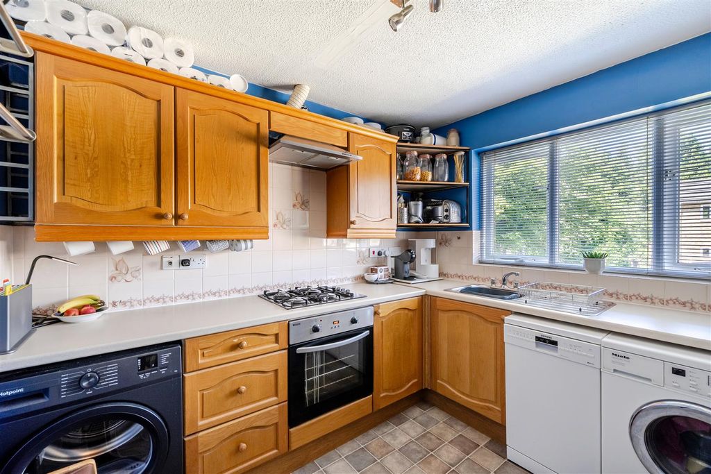 Property photo 3 of 13 Kitchen
