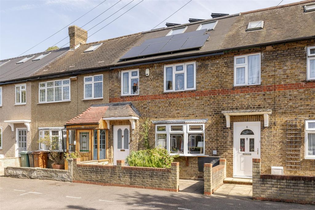 Property photo 1 of 43 Lewis Avenue, E17