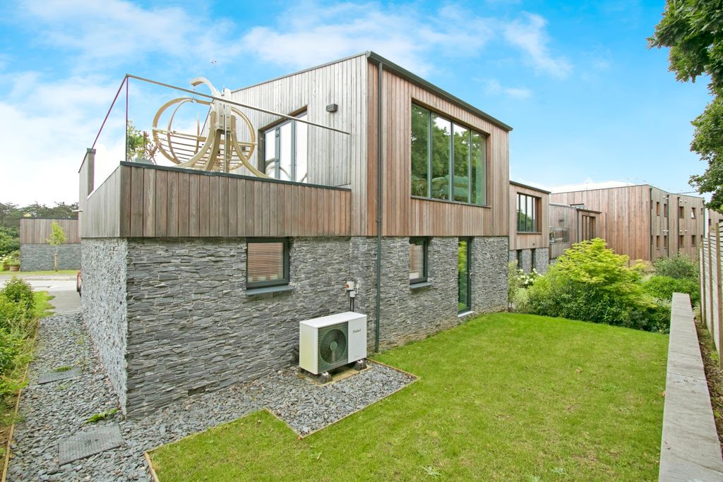 Property photo 1 of 16 Photography