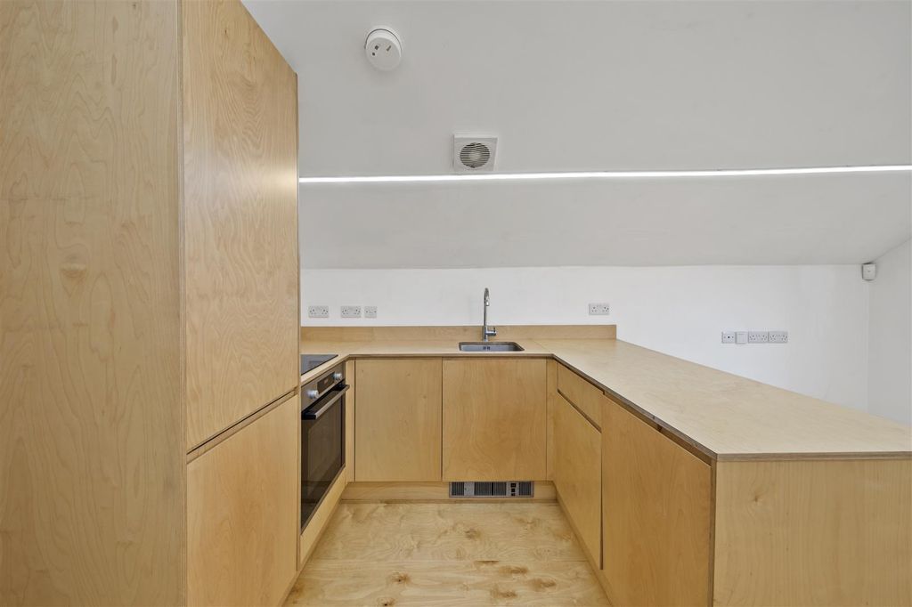 Property photo 3 of 7 Kitchen