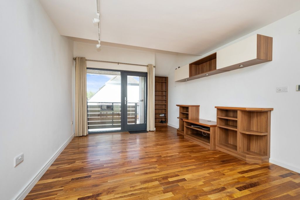 Property photo 3 of 17 4246864
