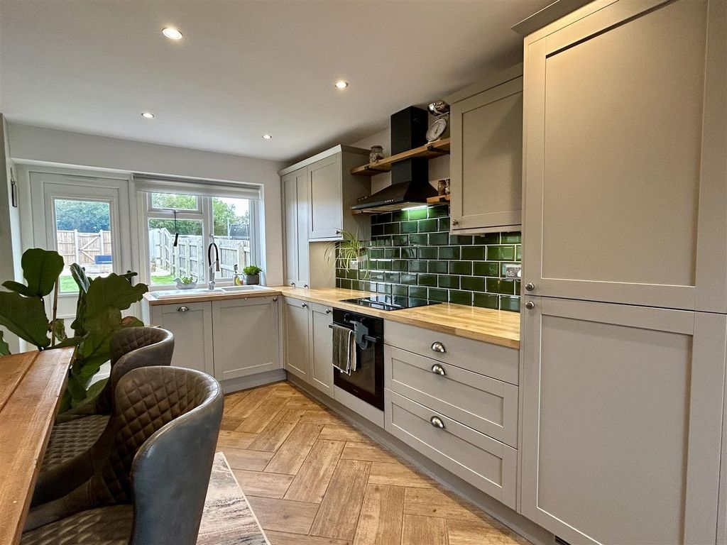 Property photo 3 of 25 Kitchen Dining Room