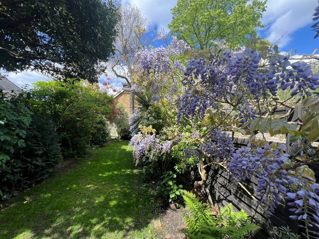 Property photo 2 of 15 Picture No. 24