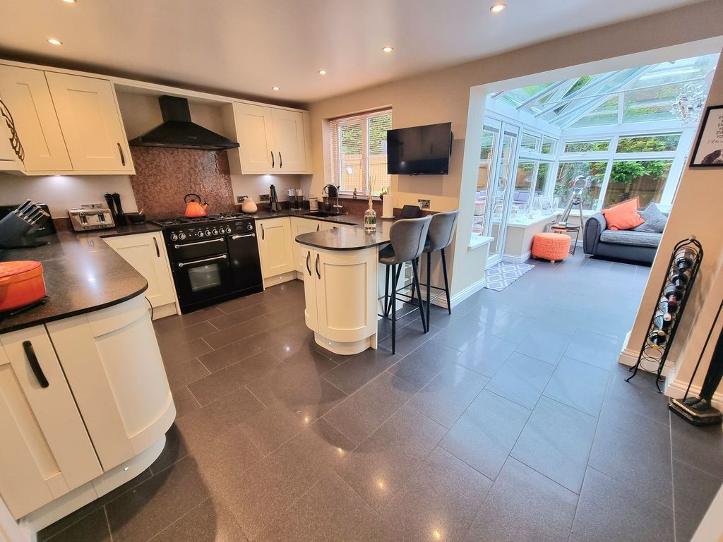 Property photo 2 of 36 Kitchen/Diner