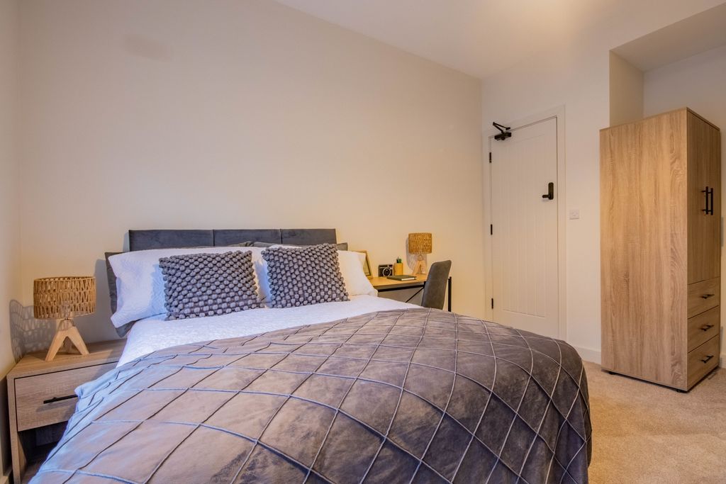 Property photo 1 of 12 E-3