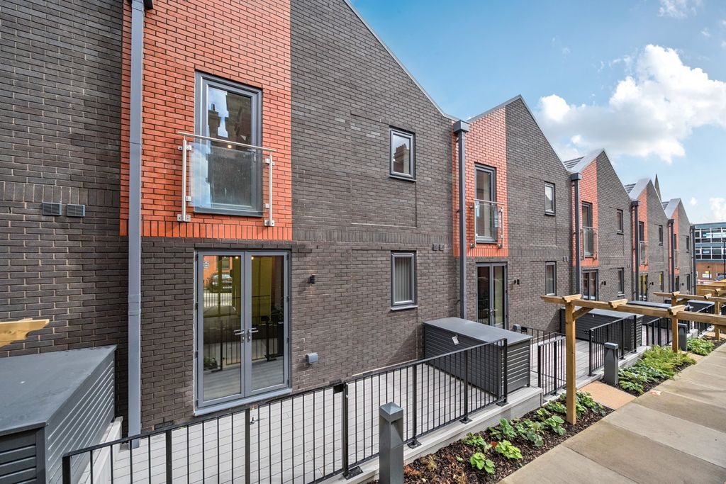 Property photo 2 of 15 Picture No. 18