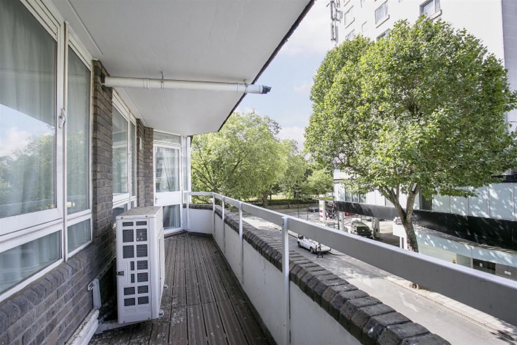 Property photo 2 of 7