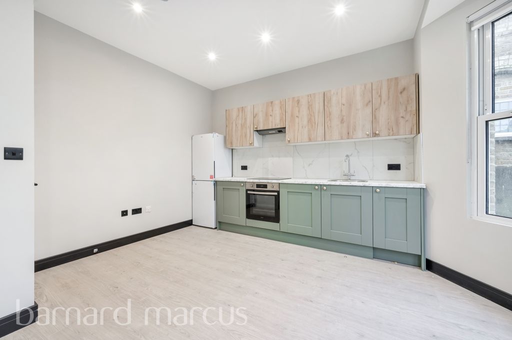 Property photo 3 of 8 Bedroom 1