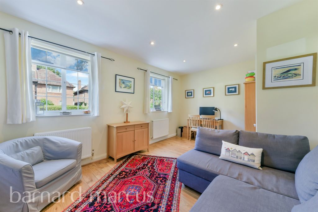 Property photo 3 of 12