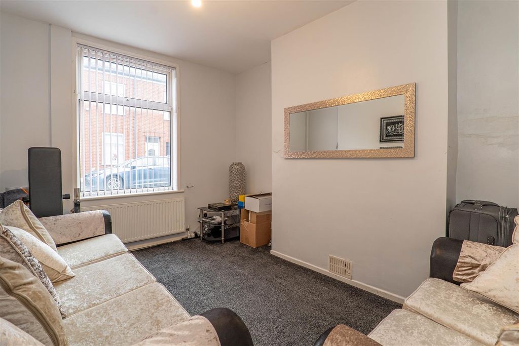 Property photo 2 of 14 Lounge